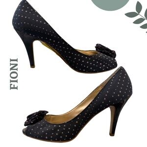🛍️3/$40 FIONI Navy Blue w/ Pink Polka Dot Peep-Toe Heels Flower Detail Size 8.5